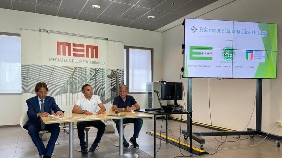 Un momento della conferenza stampa con il presidente del Coni Bruno Perra, l'assessore comunale Andrea Floris e il delegato regionale della Federbridge Giuseppe Manovella
