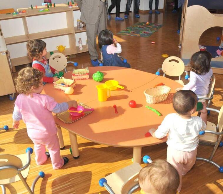 Modena Solo la metà dei bimbi presi al nido La rivolta delle mamme continua 