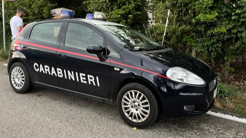 Cade da una scala e muore: tragedia a Quartesana