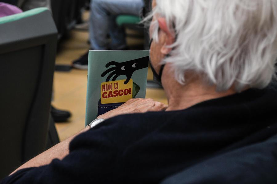 Lucca, 4/5/2022, sede della Cassa Edile, convegno per i pensionati contro le truffe. "IO NON CI CASCO"