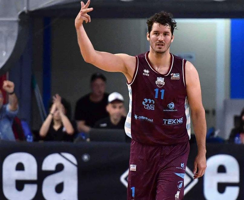Federico Loschi, 32 anni, arriva alla Pallacanestro Livorno dopo una carriera spesa tra Brescia, Scafati, Verona, Roma e Rieti: nelle ultime due stagioni ha realizzato 15,8 punti a partita