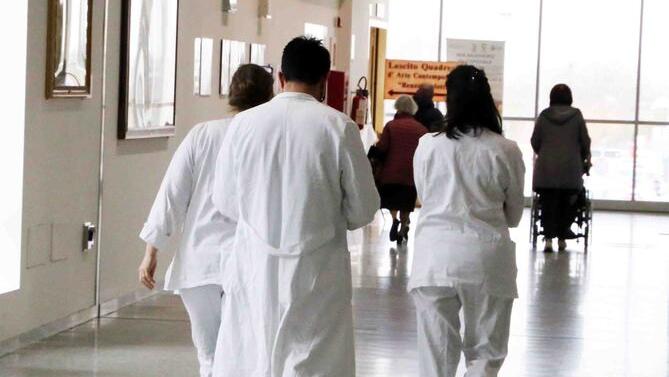 «Turni massacranti e pochi operatori, l’ospedale è al collasso»