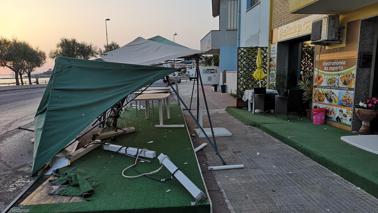 Porto Torres, distrugge una veranda con l’auto e si “costituisce” il giorno dopo