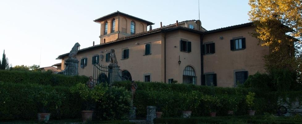 Una veduta della Villa di Meleto tra gli edifici storici più importanti della Valdelsa
