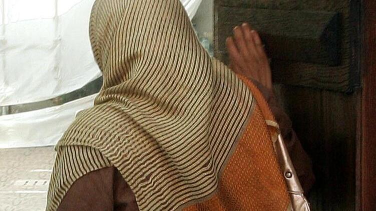 Figlia occidentalizzata: i genitori a processo per maltrattamenti