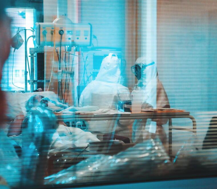 In ogni reparto una bolla Covid «Così il personale si contagia»
