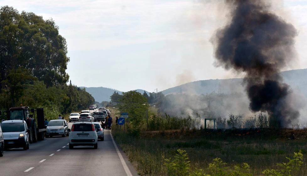 Una drammatica immagine dell’incidente di ieri mattina, giovedì (foto Giancarlo Grassi)
