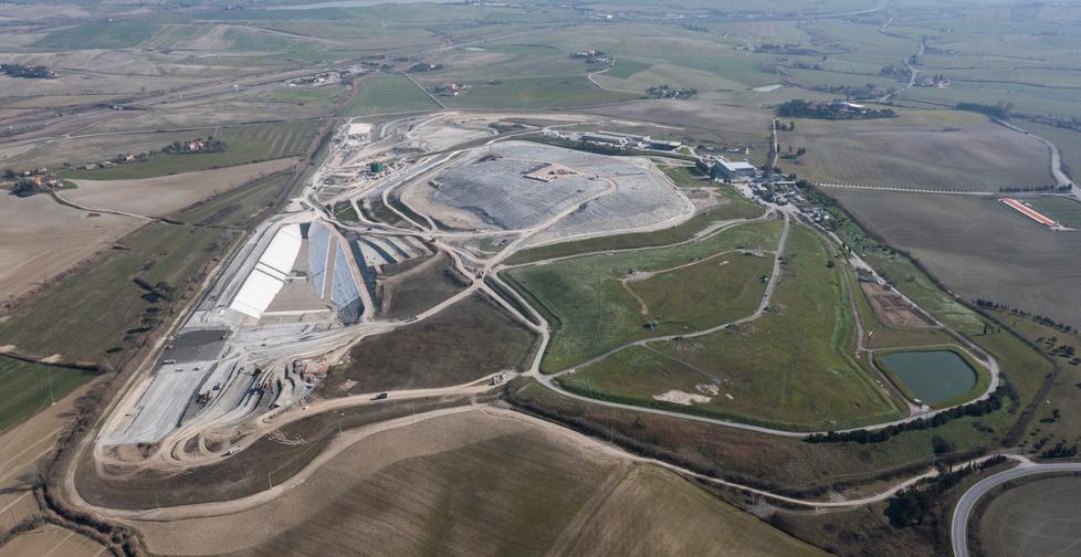Una foto della discarica di Scapigliato