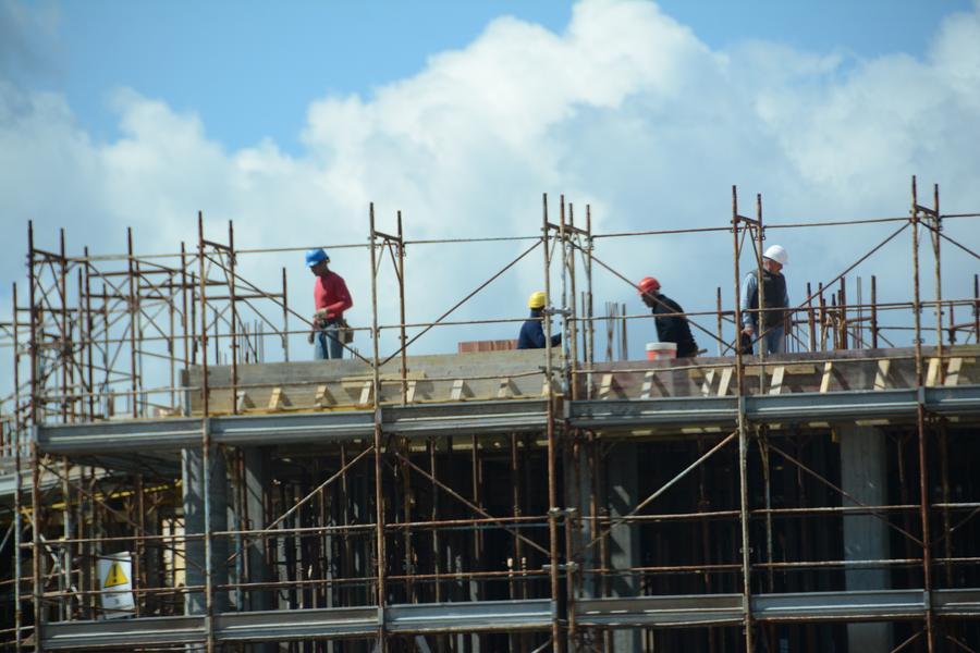 cantieri edili - operai al lavoro