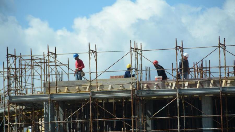 cantieri edili - operai al lavoro