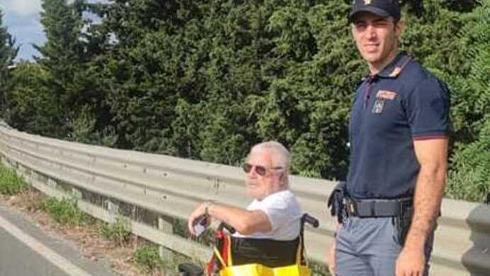 Francesco Oneto, 78 anni, insieme a un poliziotto