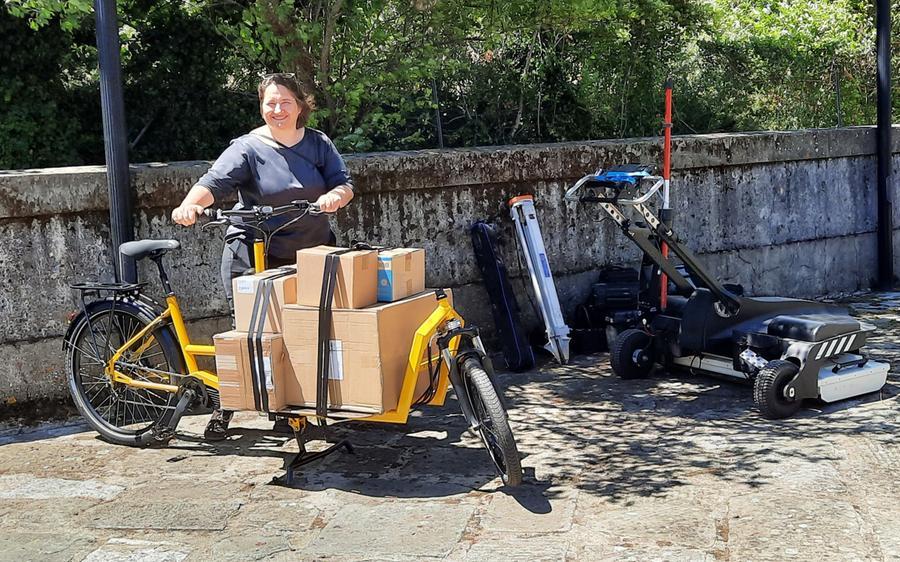 Prato, arrivano pacchi dal cielo: li consegnerà un drone 