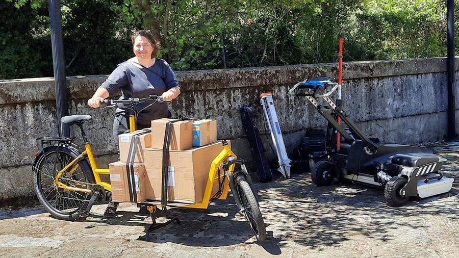 Prato, arrivano pacchi dal cielo: li consegnerà un drone