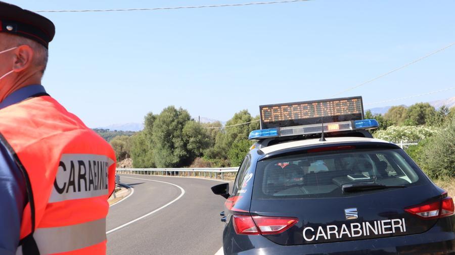 Pestano e sequestrano il dipendente di un albergo: arrestati il titolare della struttura e un altro dipendente