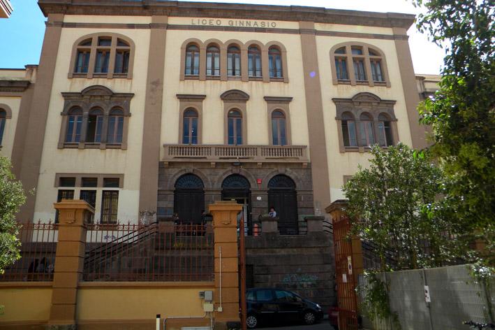 La facciata del Liceo Azuni di Sassari
