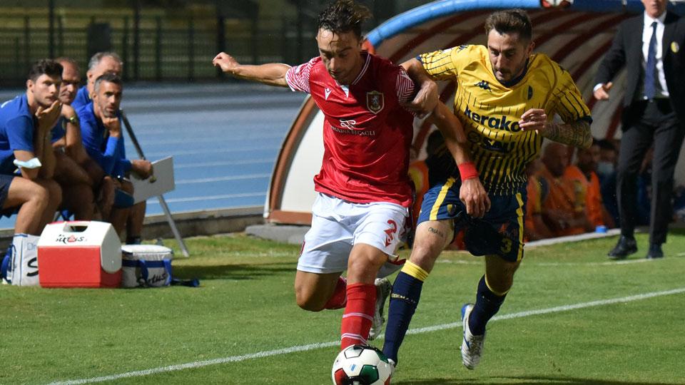 A destra Raimo in azione durante una partita del Grosseto