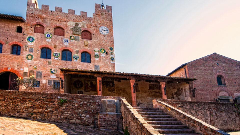 Riapre dopo 7 anni la torre dell’orologio al Palazzo Pretorio 