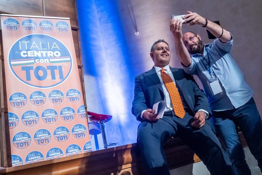 
	Toti all'evento organizzato per il lancio del suo partito (Foto Mauro Scrobogna/LaPresse)

