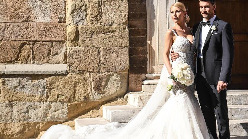 Chiara e Damiano, dolci nozze a Lucca: lo chef-pasticciere e la compagna si dicono “sì”