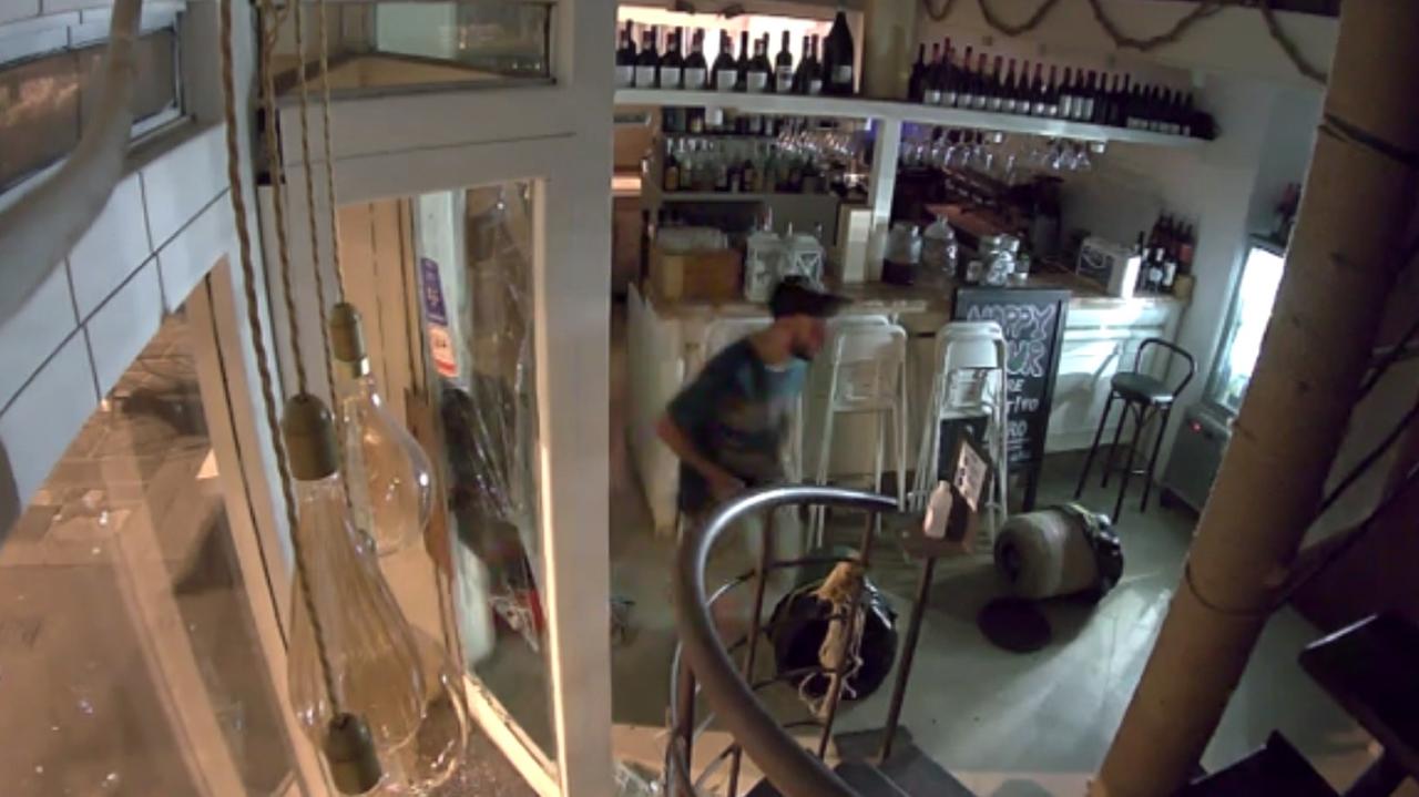 Il ladro sorpreso dalle telecamere