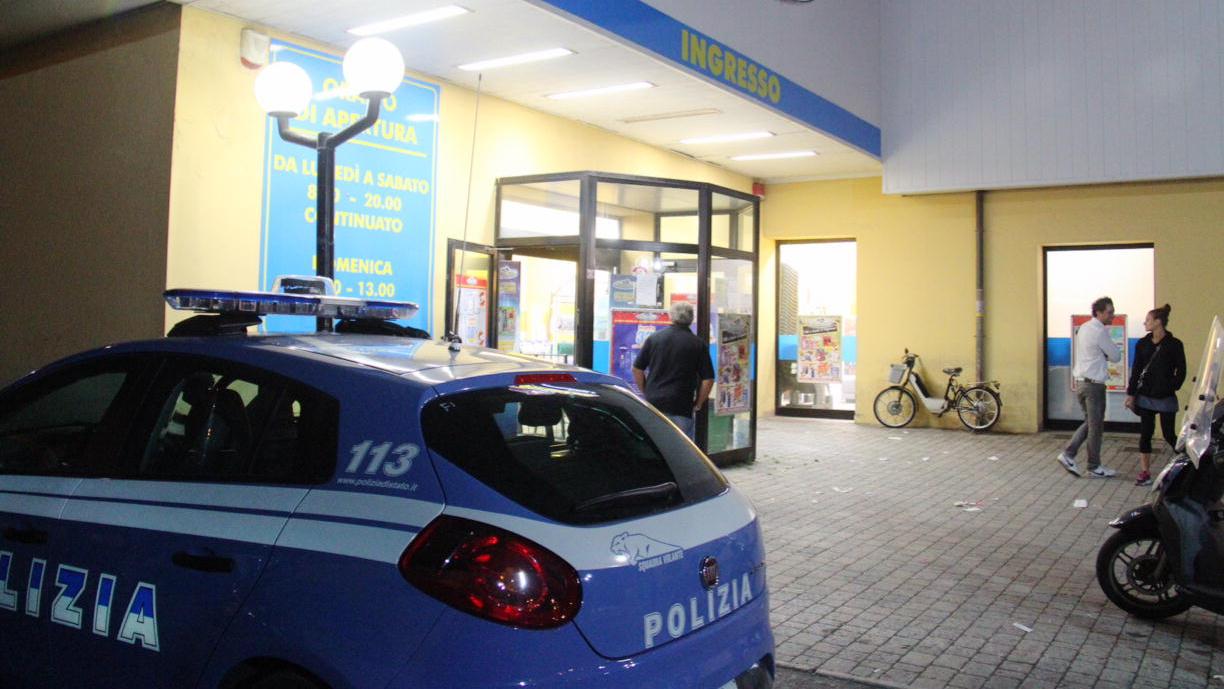 La polizia da Risparmio Casa (foto d'archivio)