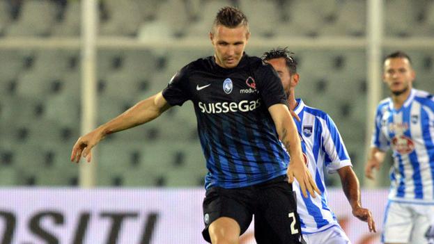 Kurtic in azione con la maglia dell’Atalanta, una delle tante squadre in cui ha militato in Italia prima della cessione dal Parma al Paok