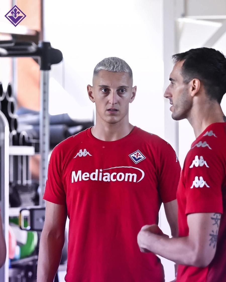 
	Pierluigi Gollini &egrave; con Rosati, il terzo portiere viola. Sono le sue prime immagini diffuse dal club coi nuovi compagni

