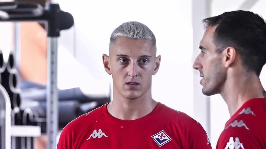 Pierluigi Gollini è con Rosati, il terzo portiere viola. Sono le sue prime immagini diffuse dal club coi nuovi compagni