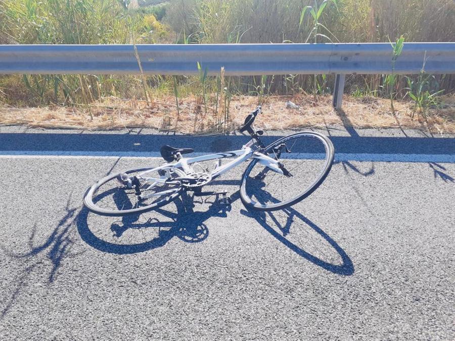 In curva perde il controllo della bicicletta: in ospedale 50enne di Loiri Porto San Paolo