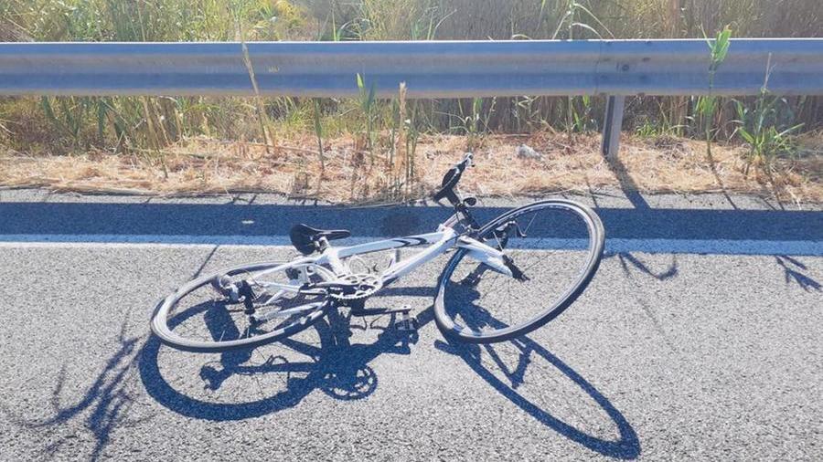 In curva perde il controllo della bicicletta: in ospedale 50enne di Loiri Porto San Paolo
