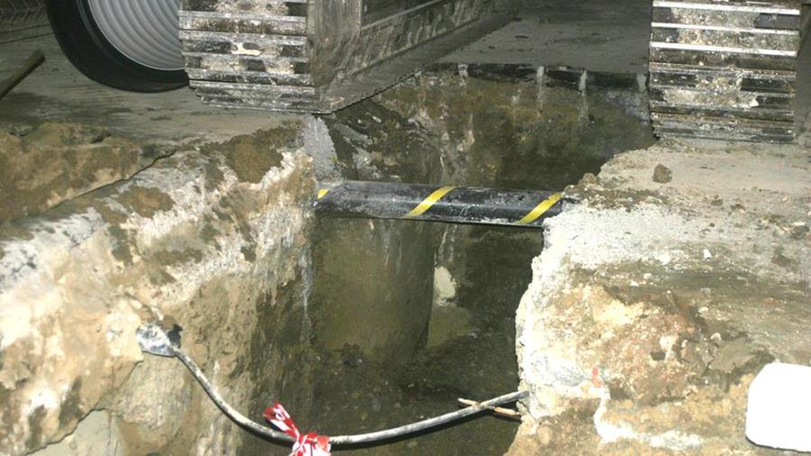 I lavori per le condotte idriche e fognarie, immagine di repertorio