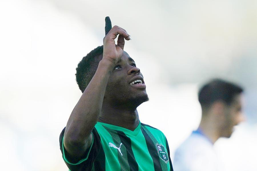 Foto  Spada/LaPresse 
10 Aprile 2022 - Reggio Emilia, Italia 
Sport, Calcio 
Sassuolo vs Atalanta - Campionato italiano di calcio Serie A TIM 2021/2022 - Stadio Mapei
Nella foto:  Hamed Junior Traore (US Sassuolo);  esultanza dopo gol 2-0  

Photo Spada/LaPresse 
April 10  , 2022 - Reggio Emilia,Italy
Sport, Soccer 
Sassuolo vs Atalanta - Italian Serie A Football Championship 2021/2022 - Mapei Stadium
In the photo: Hamed Junior Traore (US Sassuolo);  celebrates after scoring 2-0