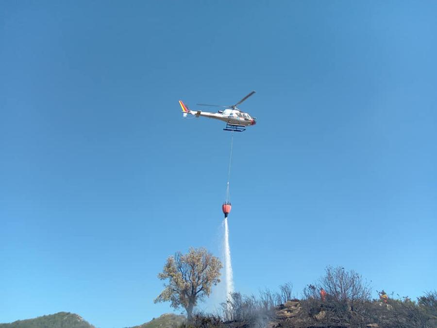 
	L'elicottero che ha contribuito a domare l'incendio sul Monte Serra

