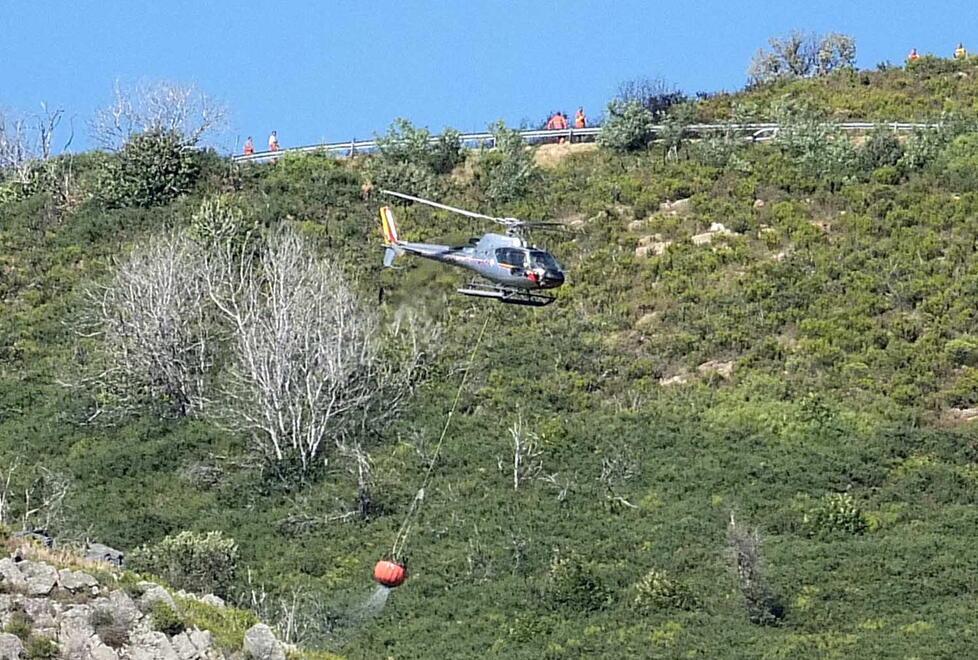 Le telecamere vedono le fiamme e il rogo sul Serra viene domato
