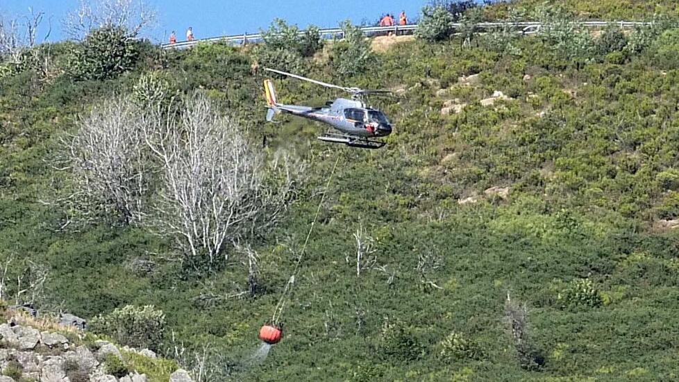 Le telecamere vedono le fiamme e il rogo sul Serra viene domato