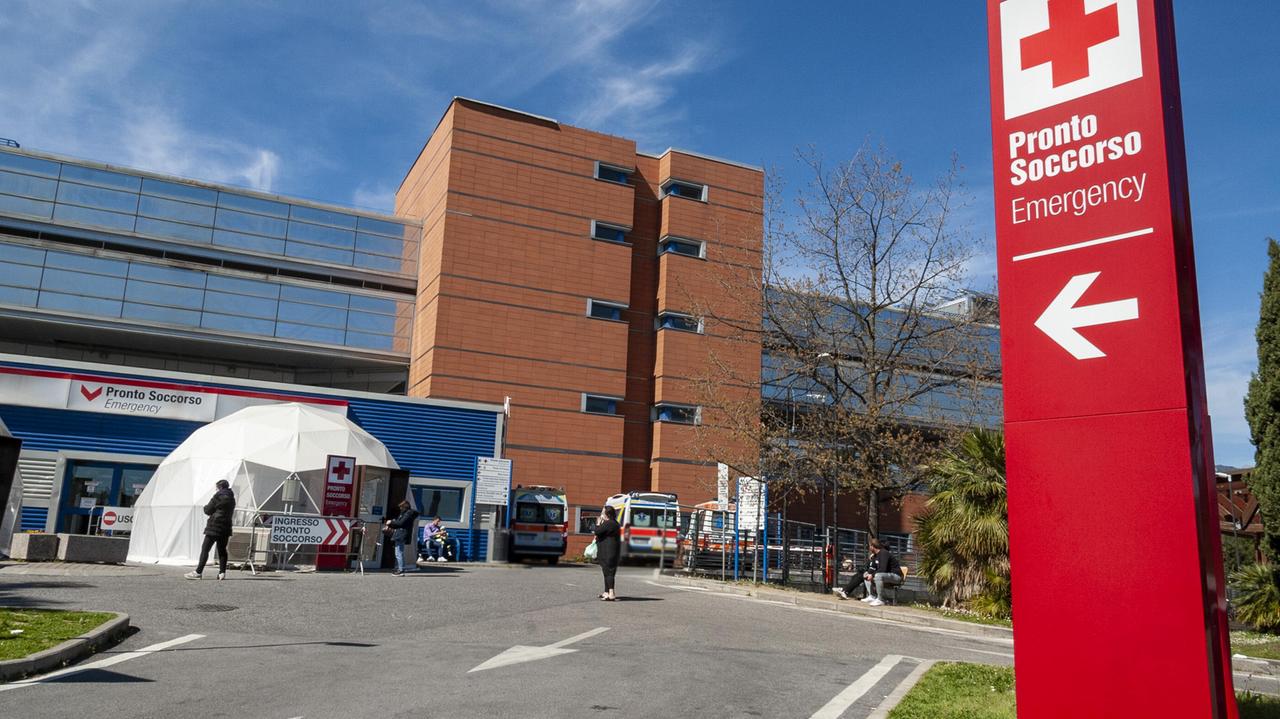 Versilia, allarme dal pronto soccorso: «Troppi giovani in preda dello sballo». Parla il primario