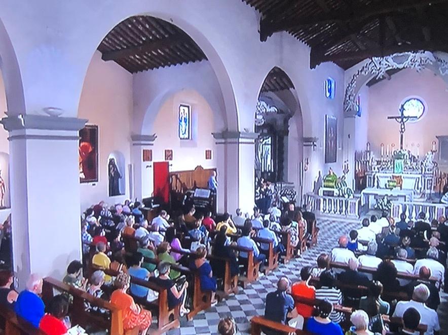 L’inizio della celebrazione religiosa nel duomo di Portoferraio