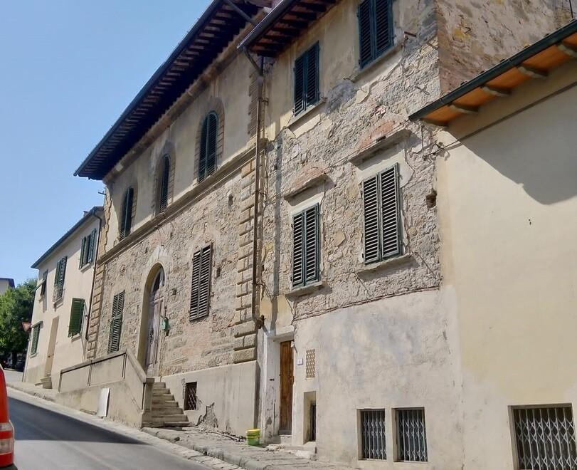 L’ex palazzo comunale in via Ferroni dove verrà realizzato il nuovo  ospedale di comunità