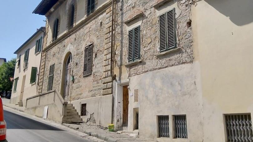 L’ex palazzo comunale in via Ferroni dove verrà realizzato il nuovo ospedale di comunità