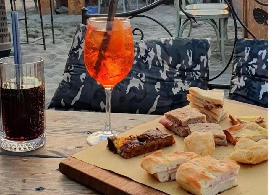 Serate e intrattenimento sul litorale. Cresce l’offerta nei vari locali 