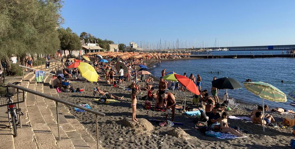 Il litorale di Castiglioncello ieri pomeriggio (Foto Falorni/Silvi)