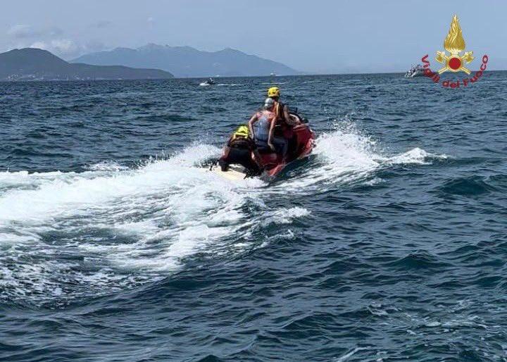 
	L'intervento dei vigili del fuoco nelle acque di Piombino&nbsp;

