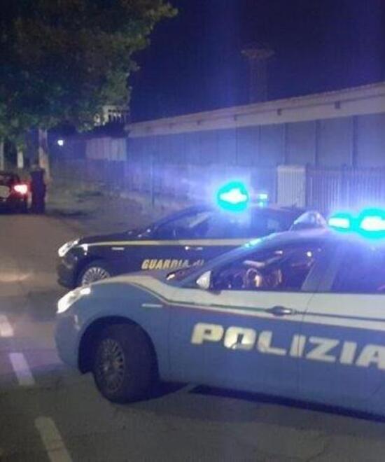 Modena, aggredito e rapinato in via Albinelli