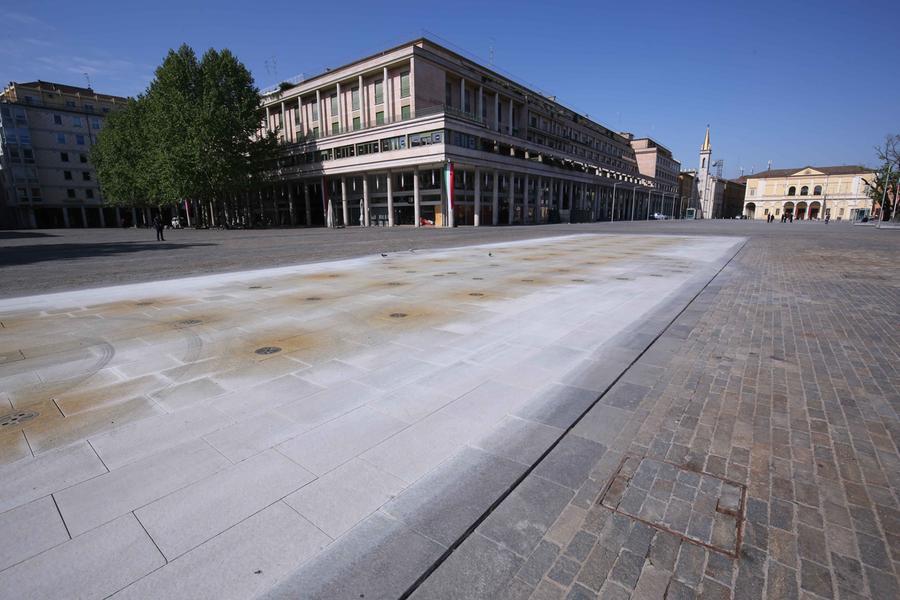
	Il Comune di Reggio ha deciso di spegnere la fontana che si trova davanti al teatro Valli

