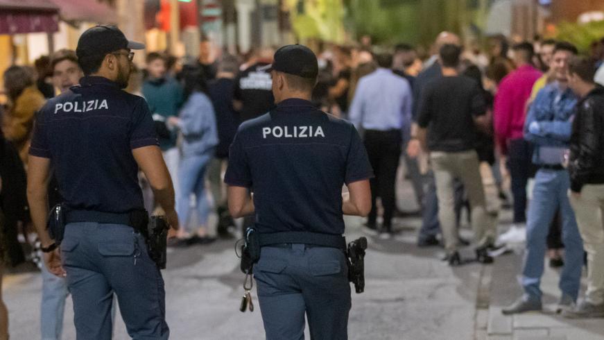 Blanco canta a Ferrara, la banda ruba