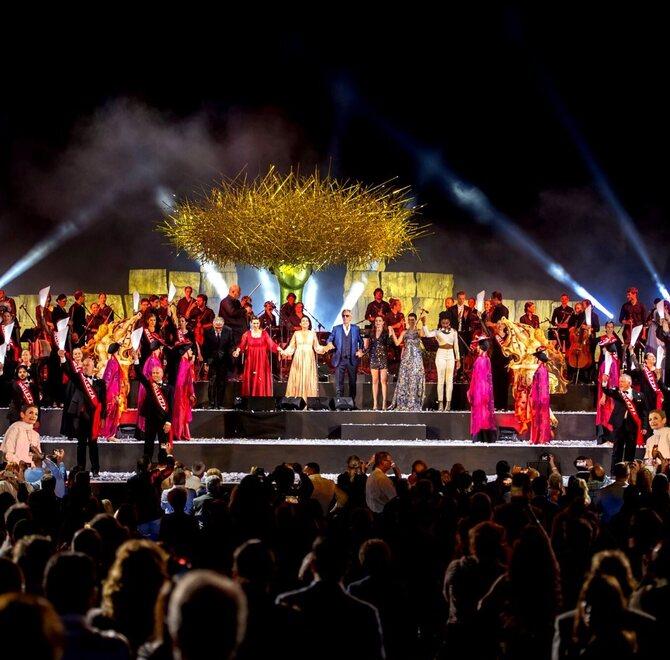 Teatro del silenzio, abiti di scena da rifiuti riciclati creati dai detenuti 