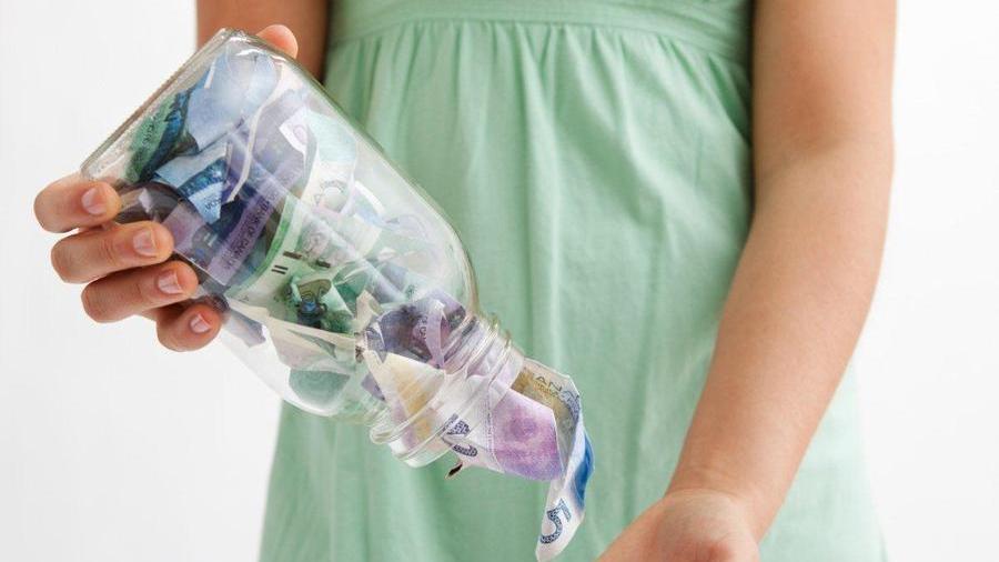 Otto ferraresi su dieci danno la paghetta ai figli