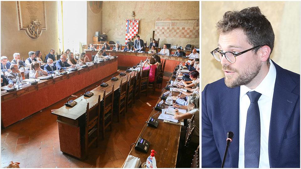 Prima seduta, il nuovo consiglio comunale si è riunito ieri per la prima volta e Emanuele Gelli, eletto nella lista Ale Tomasi sindaco e confermato presidente all’unanimità