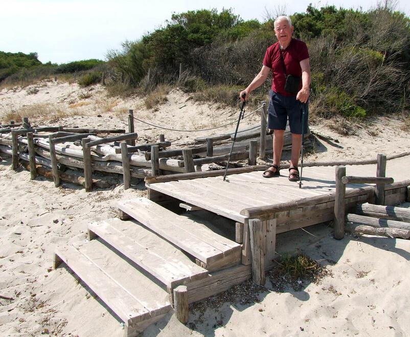 «Quelle passerelle per la spiaggia sono barriere architettoniche» 
