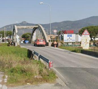 Ponte in via di Corte, 25 multe ai camionisti in una sola mattina
